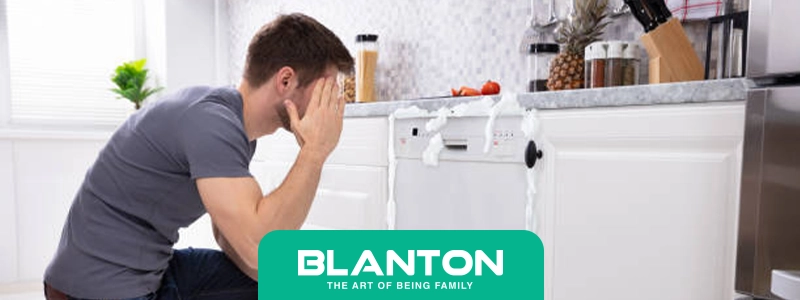 باقی ماندن آب در کف دستگاه